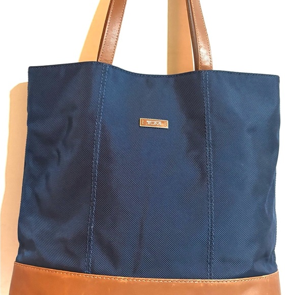 Tumi navy blue nylon shoulder handbag - Picture 7 of 9